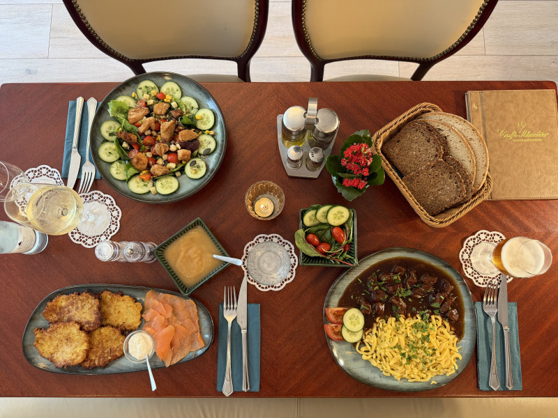 Mittagessen im Café Schneider